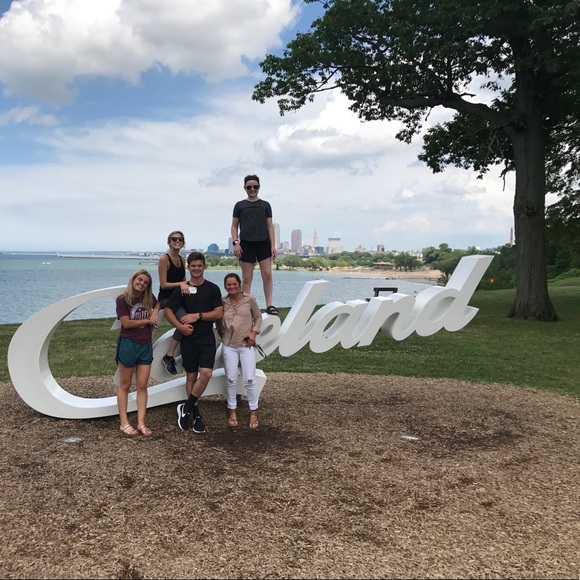 Meet your Posher, Amanda - Picture 3 of 3